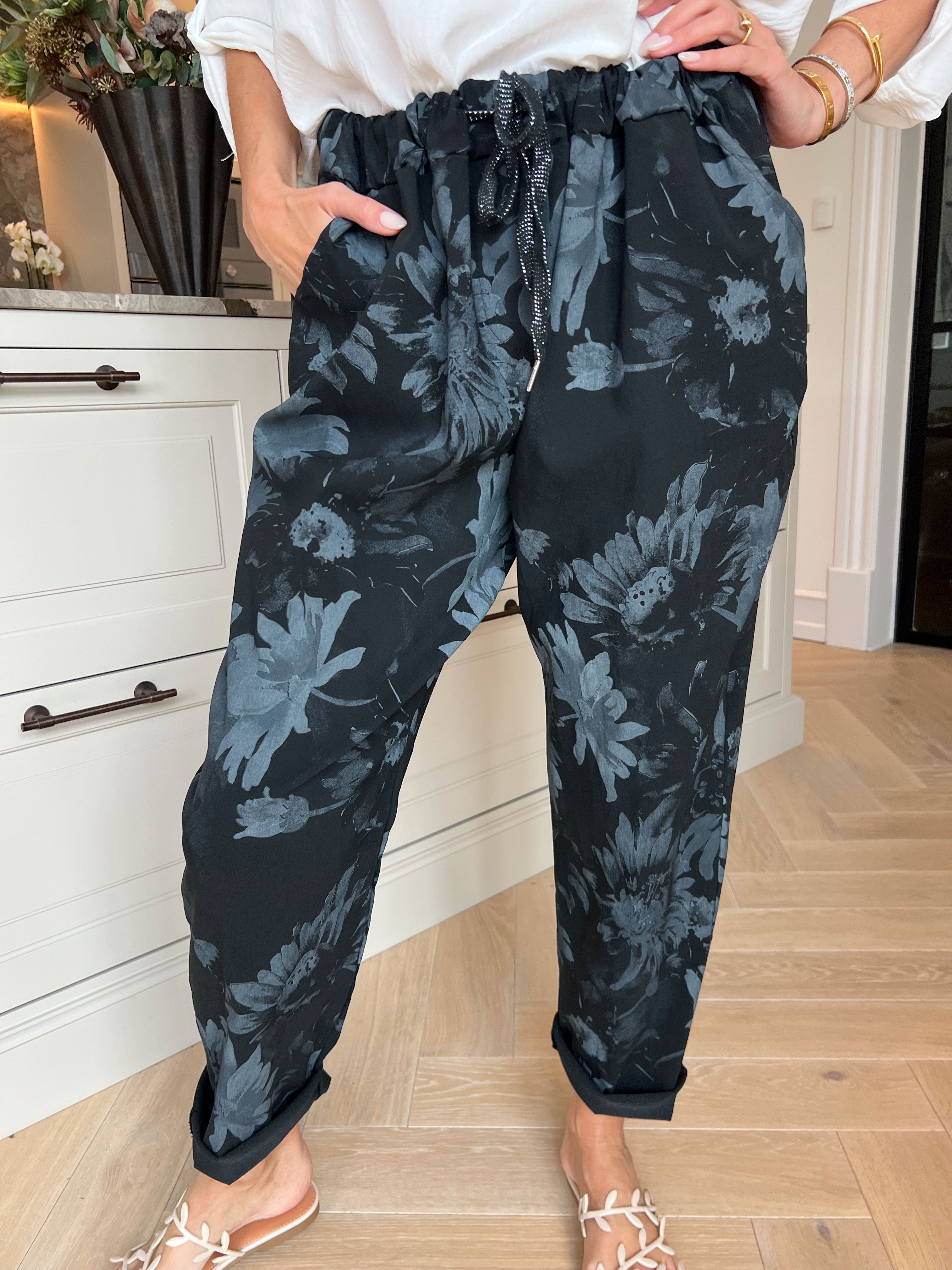 Dakota - Plus size bukser i viskoseblanding med blomsterprint og elastikkant i livet